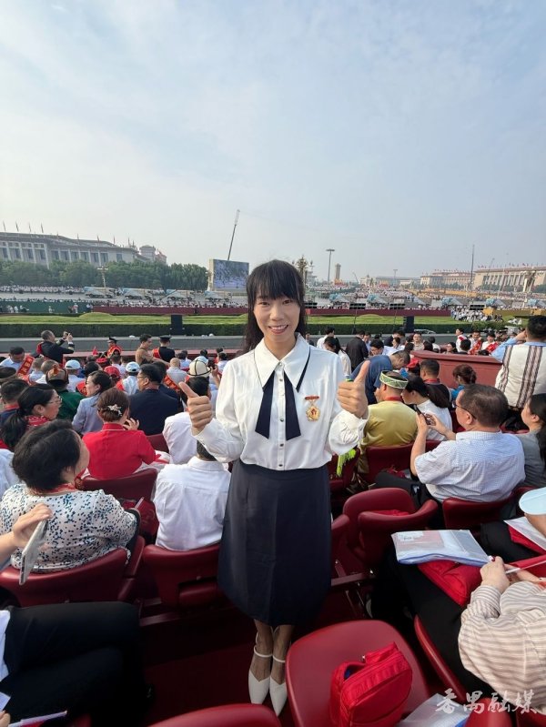 尚红网 “震撼！激动！我热泪盈眶！”全国模范教师胡健平受邀观礼九三阅兵